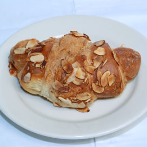 almond-croissant